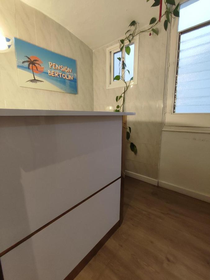 Pension Bertolin Барселона Екстер'єр фото